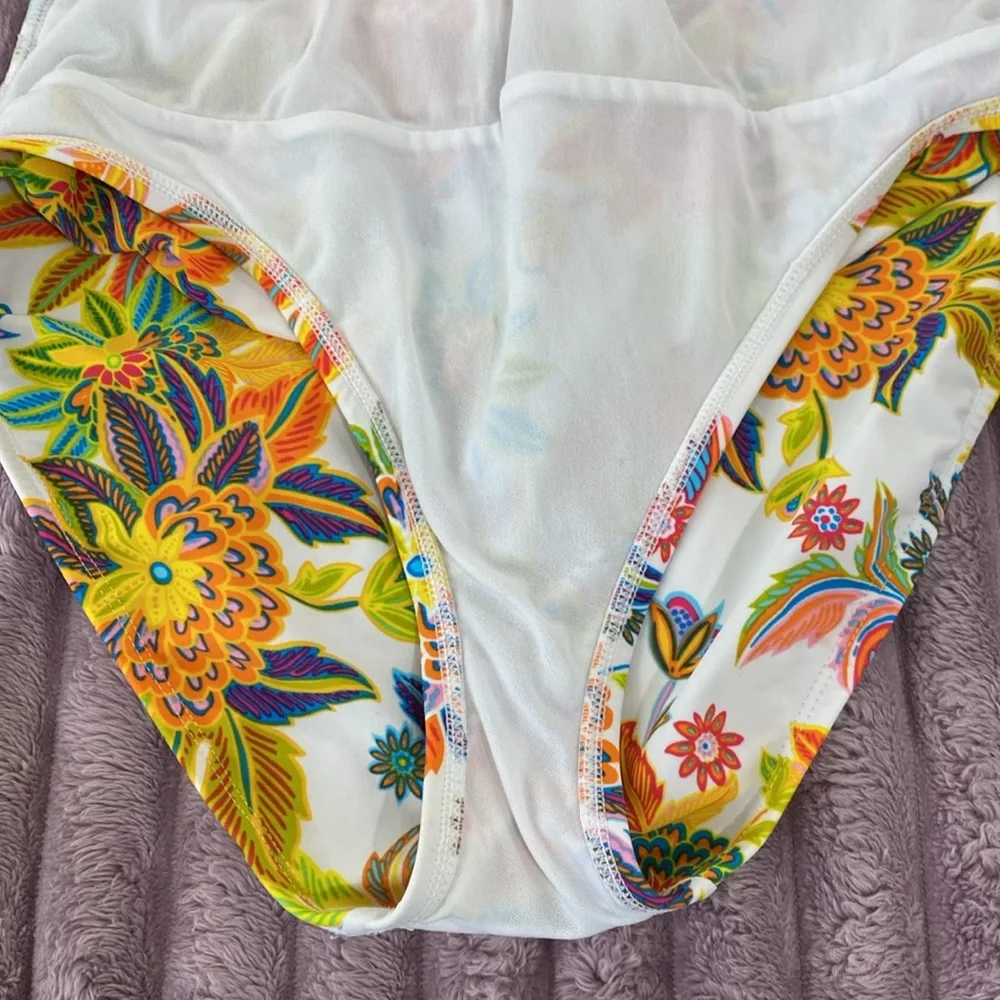 Bleu Rod Beattie one piece swimsuit. Let the Sun Chine In size 6 - Picture 9 of 10